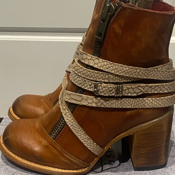 Freebird by STEVEN Balboa SZ 8 - Picture 1 of 7